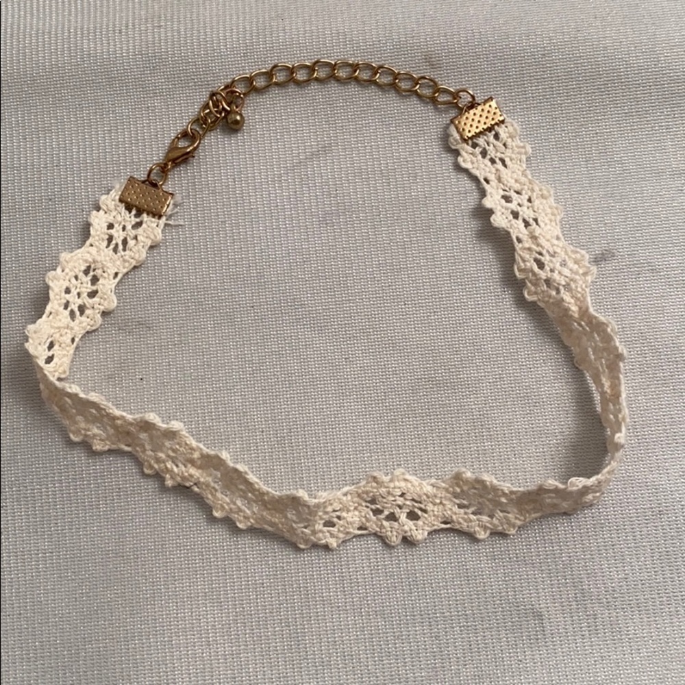 Vintage 90s ivory lace adjustable choker necklace